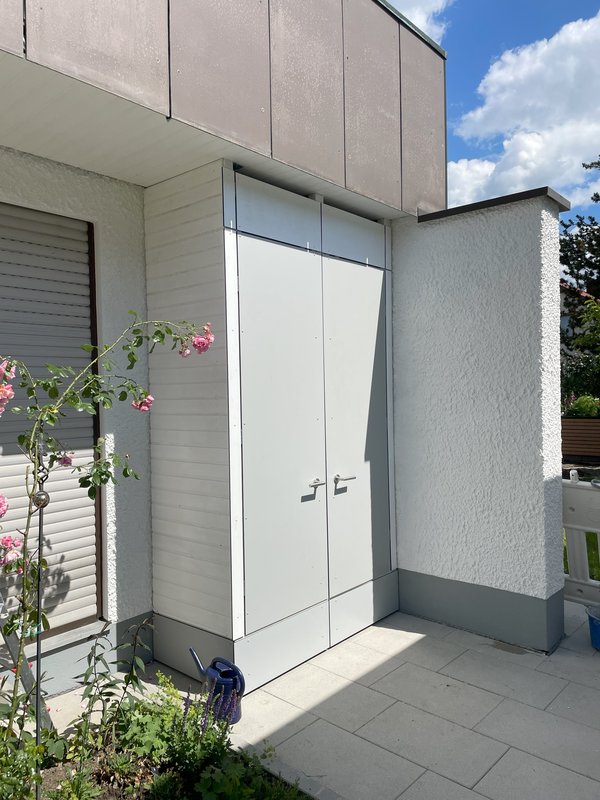 Schrank im Außenbereich